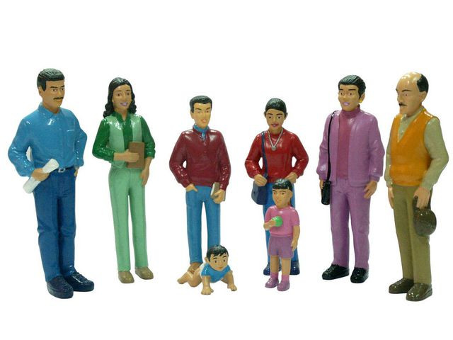 BildeFamilj Lekfigurer 3. 8/fp