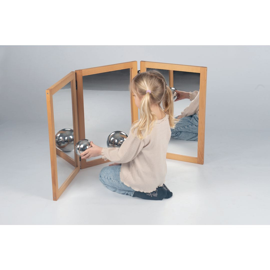 BildeSpegel vikbar I trä